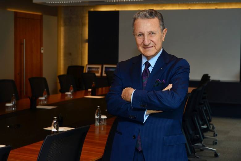 Formal wear, Dress shirt, White-collar worker, Collar, Standing, Necktie, Suit, Blazer, Smile, Coat