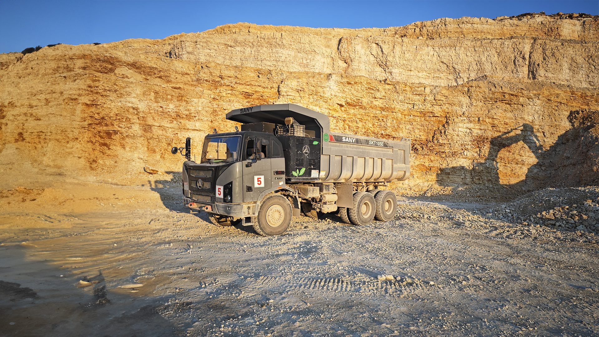 Mode of transport, Land vehicle, Automotive Tire, Wheel, Truck