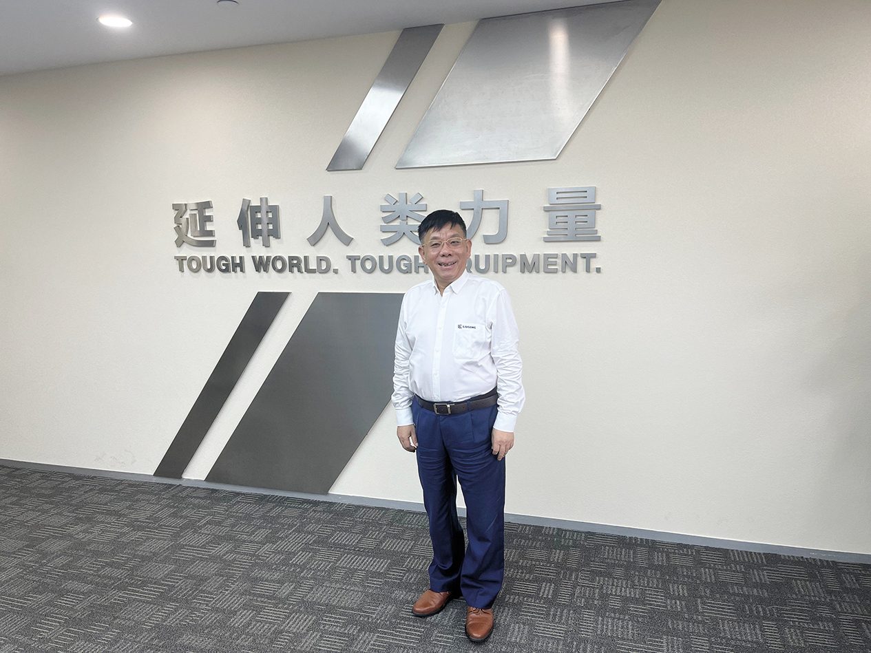 Trousers, Sleeve, Standing, Grey, Floor, Flooring