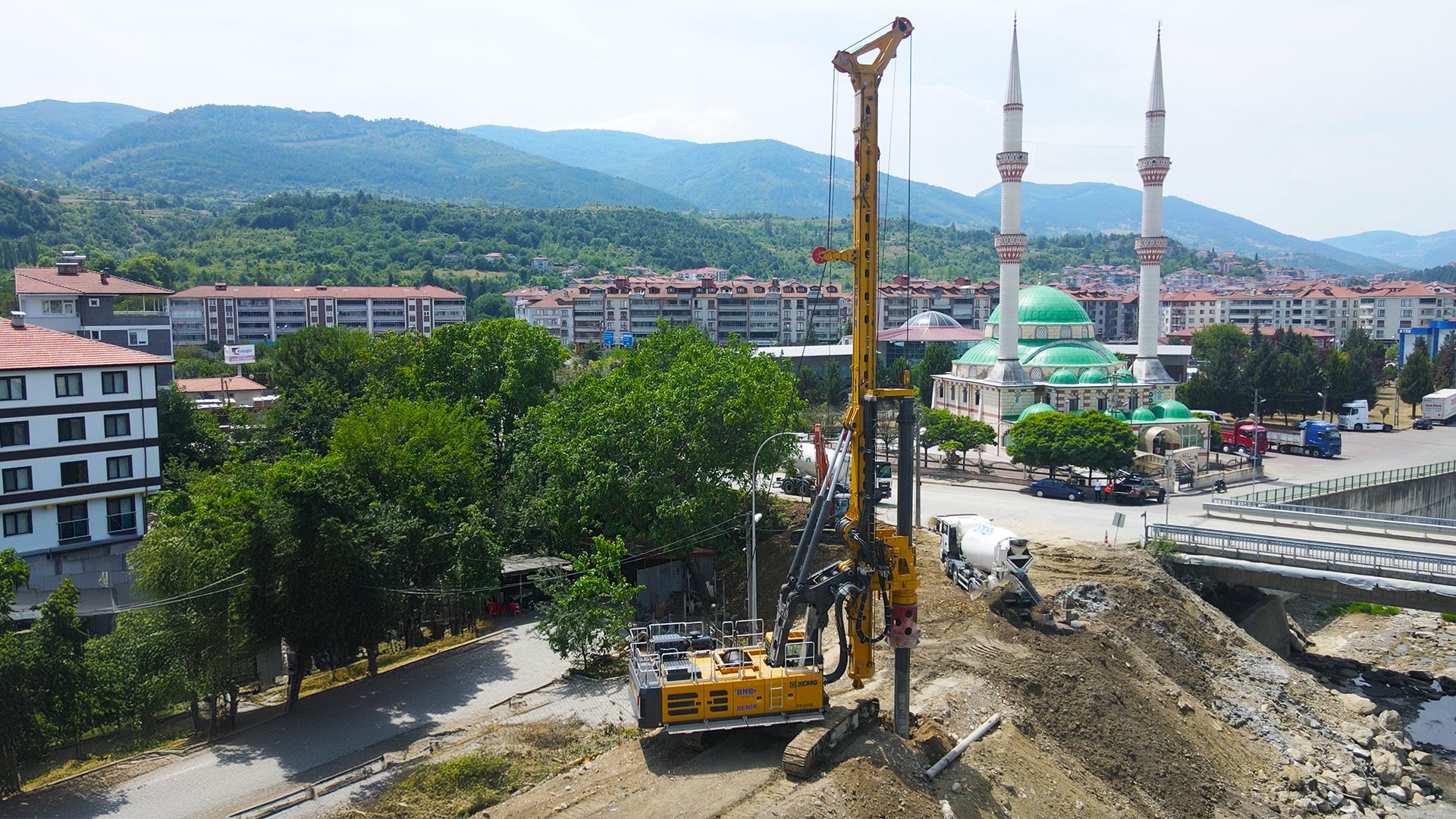 Sky, Building, Plant, Vehicle, Tree, Tower, Asphalt, Window