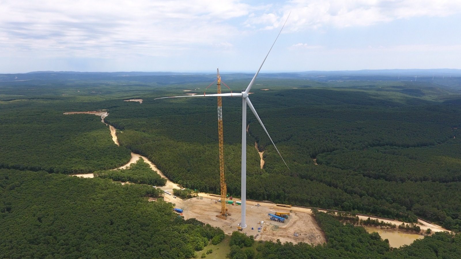 Wind farm, Land lot, Natural landscape, Cloud, Sky, Slope, Highland, Plant, Turbine