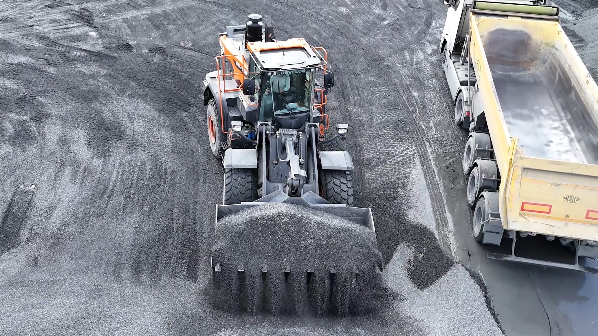 Automotive Wheel System, Land vehicle, Heavy equipment, Truck, Machine, Tread