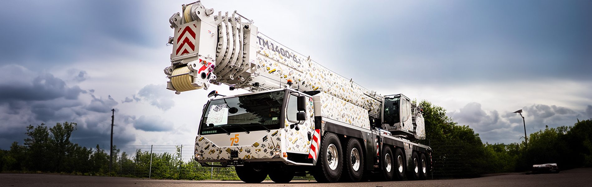 Automotive tire, Motor vehicle, Wheel, Sky, Asphalt, Truck