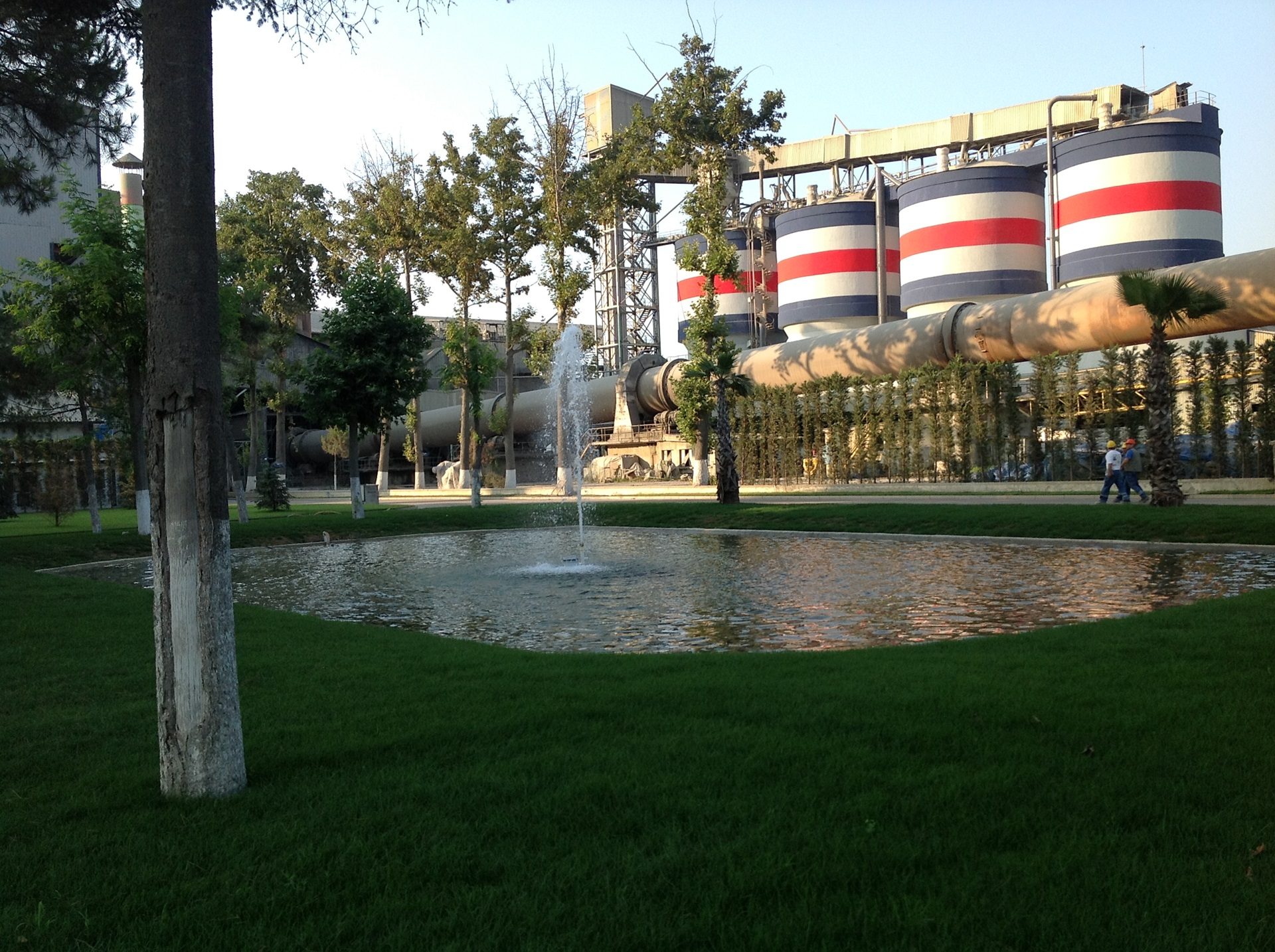 Public space, Water, Sky, Plant, Tree, Building, Fountain, Leisure