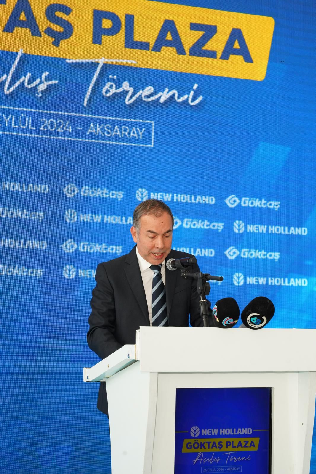 Podium, Lectern, Spokesperson, World, Suit