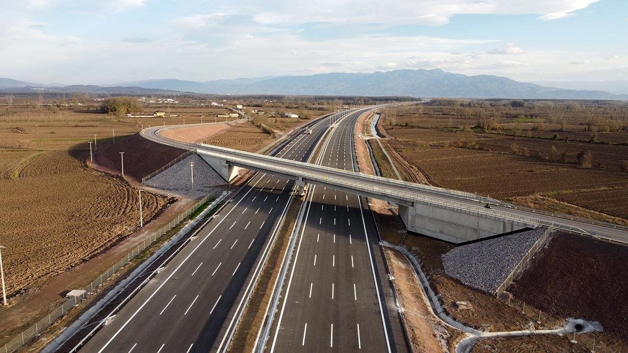 Road surface, Sky, Cloud, Infrastructure, Asphalt, Thoroughfare, Line, Landscape, Track