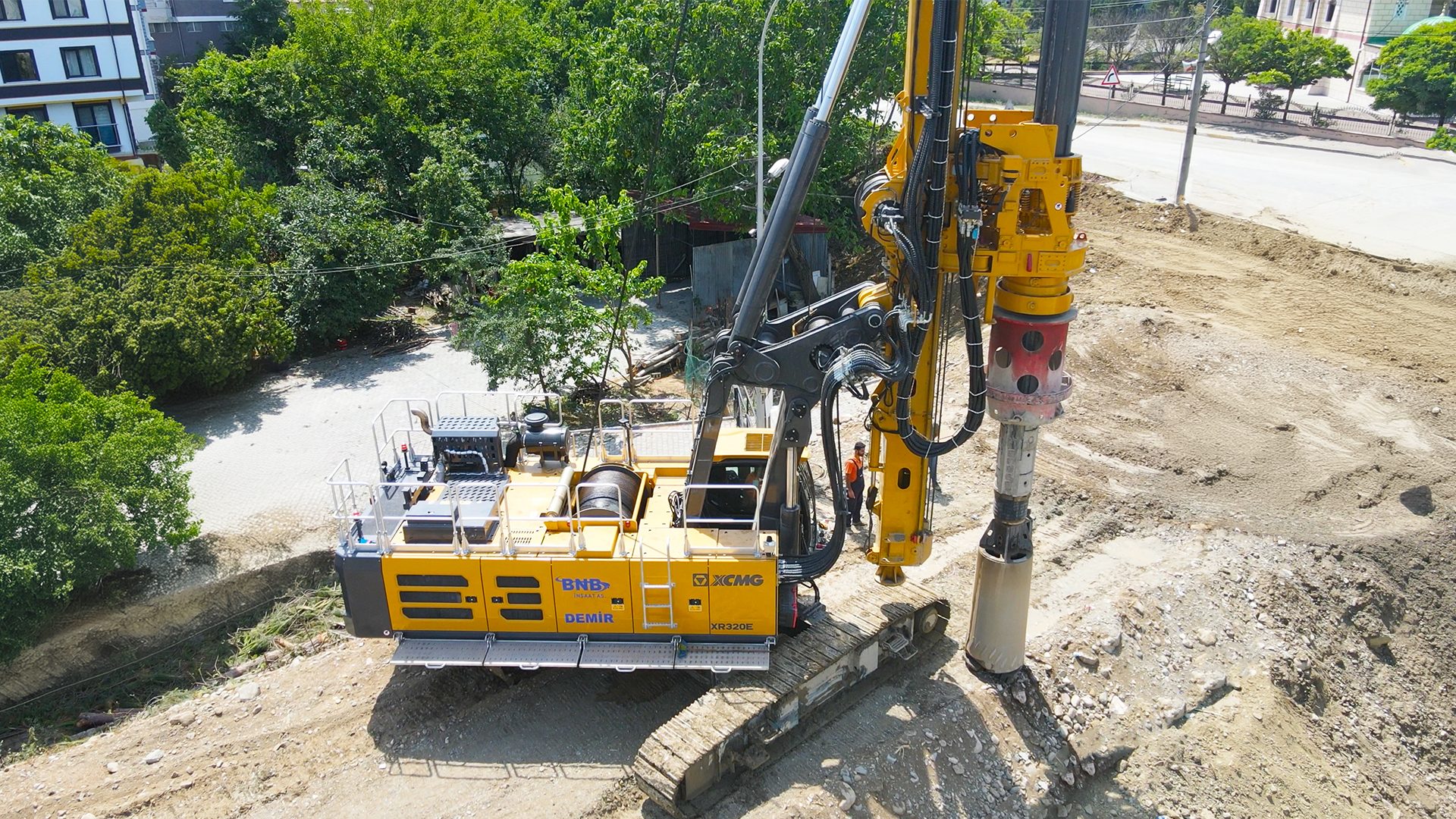 Mode of transport, Motor vehicle, Road surface, Automotive tire, Plant, Asphalt, Wheel, Tree, Slope