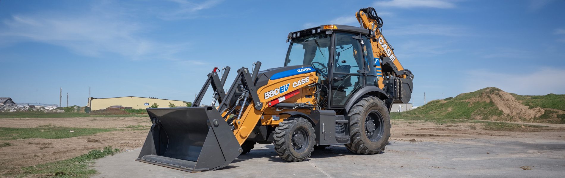 Automotive tire, Motor vehicle, Wheel, Sky, Tread, Asphalt, Rolling, Cloud