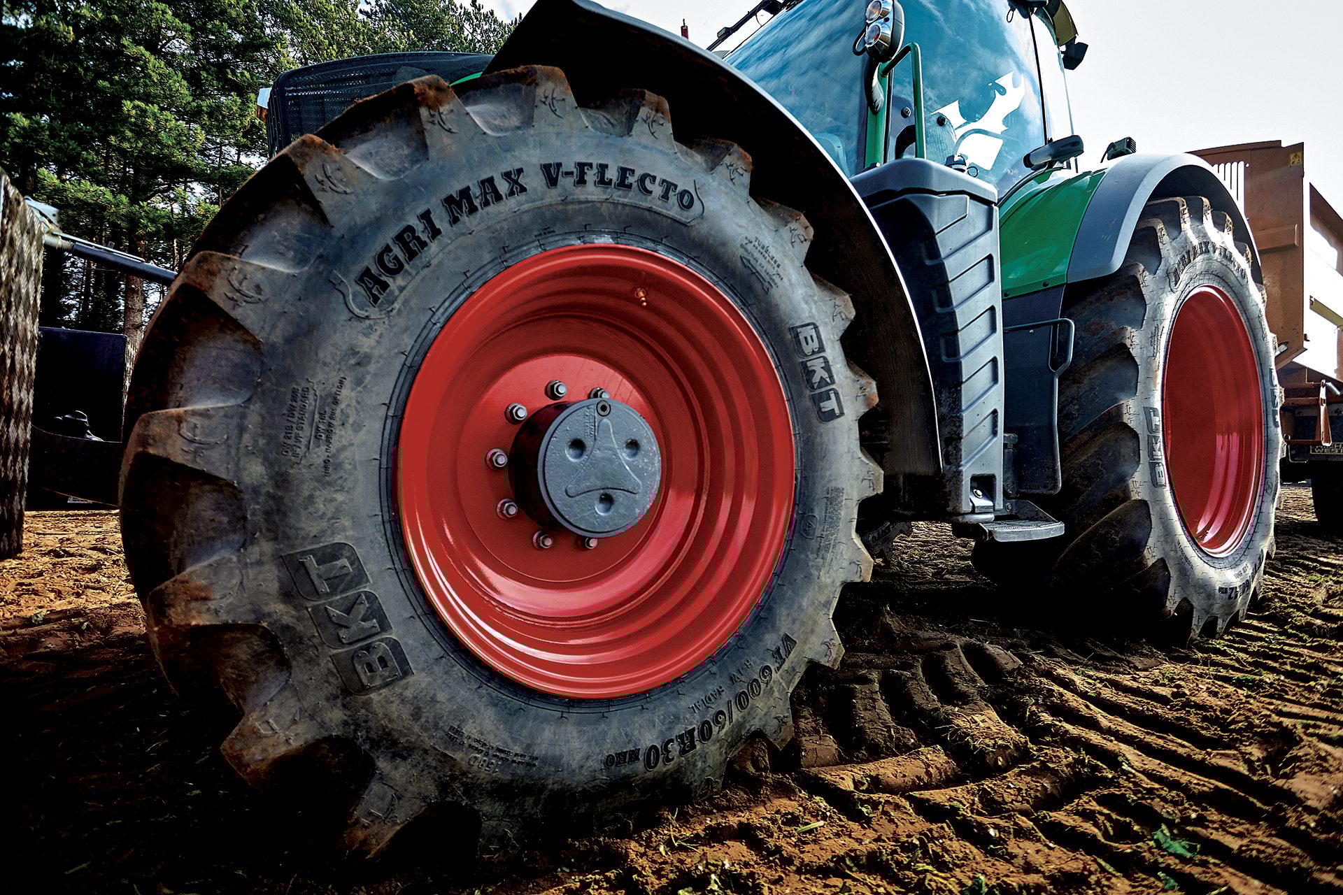 Mode of transport, Automotive Wheel System, Land vehicle, Agricultural machinery, Tractor, Tire, Tread
