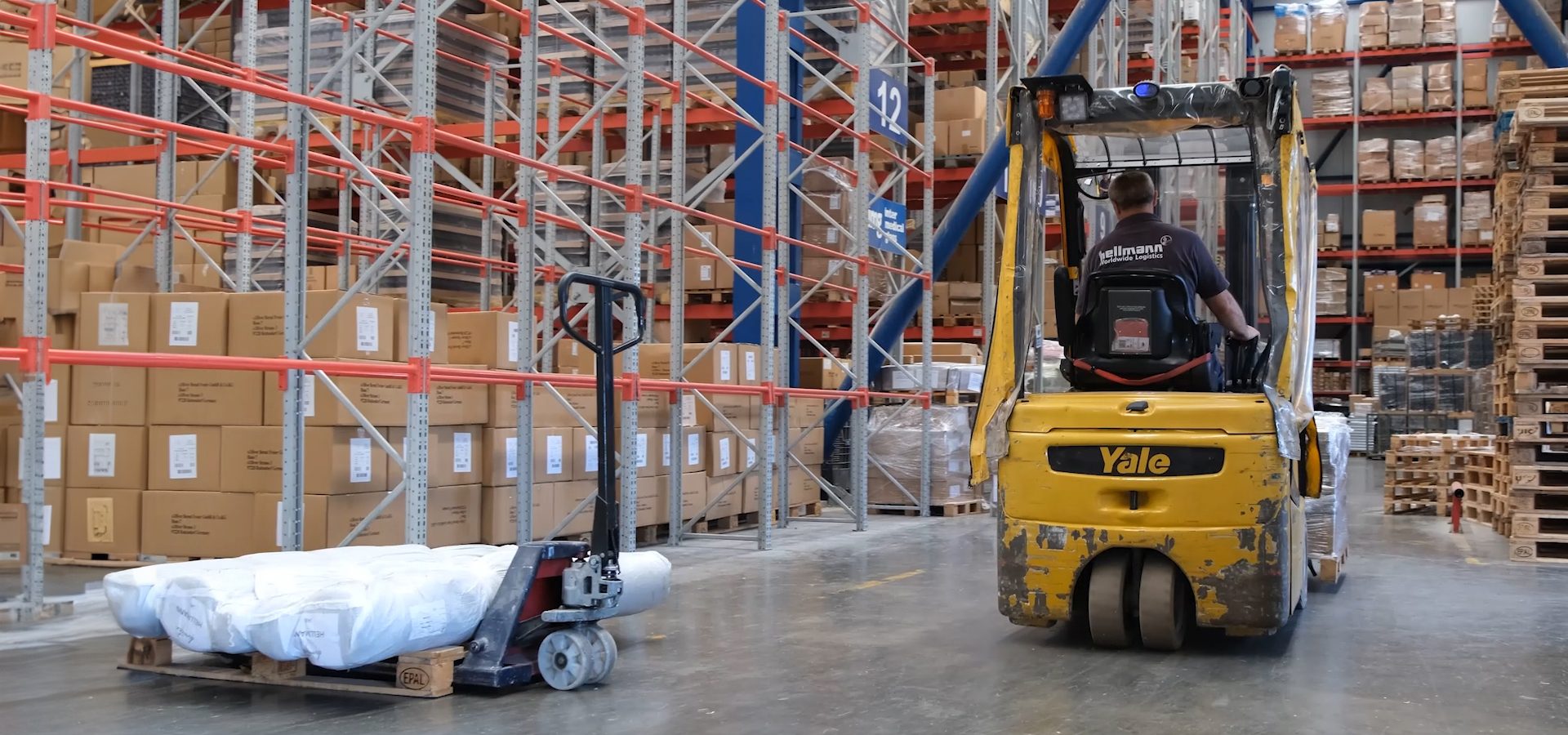 Mode of transport, Forklift truck, Motor vehicle, Tire, Wheel, Asphalt