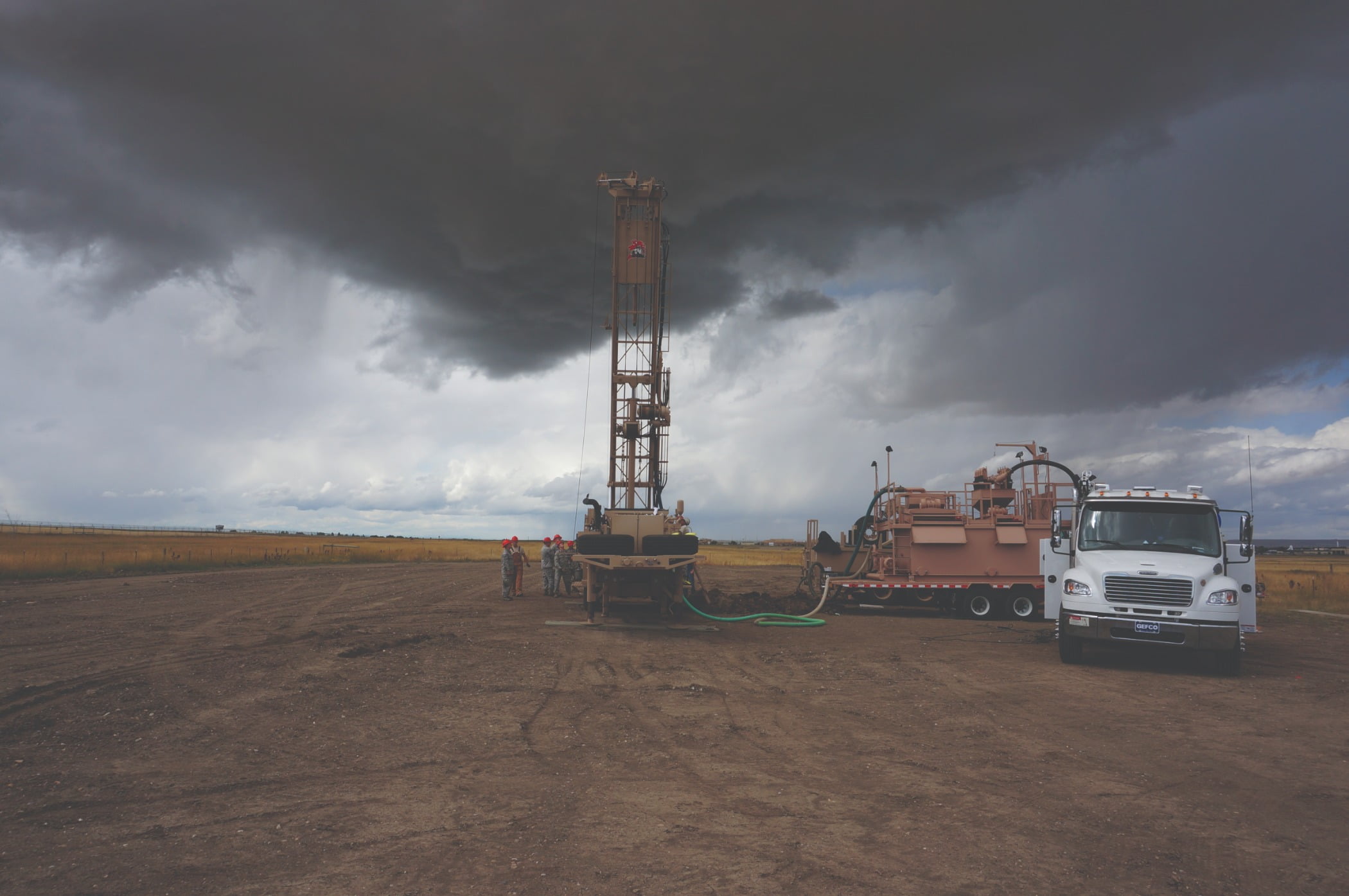 Commercial vehicle, Soil, Cloud