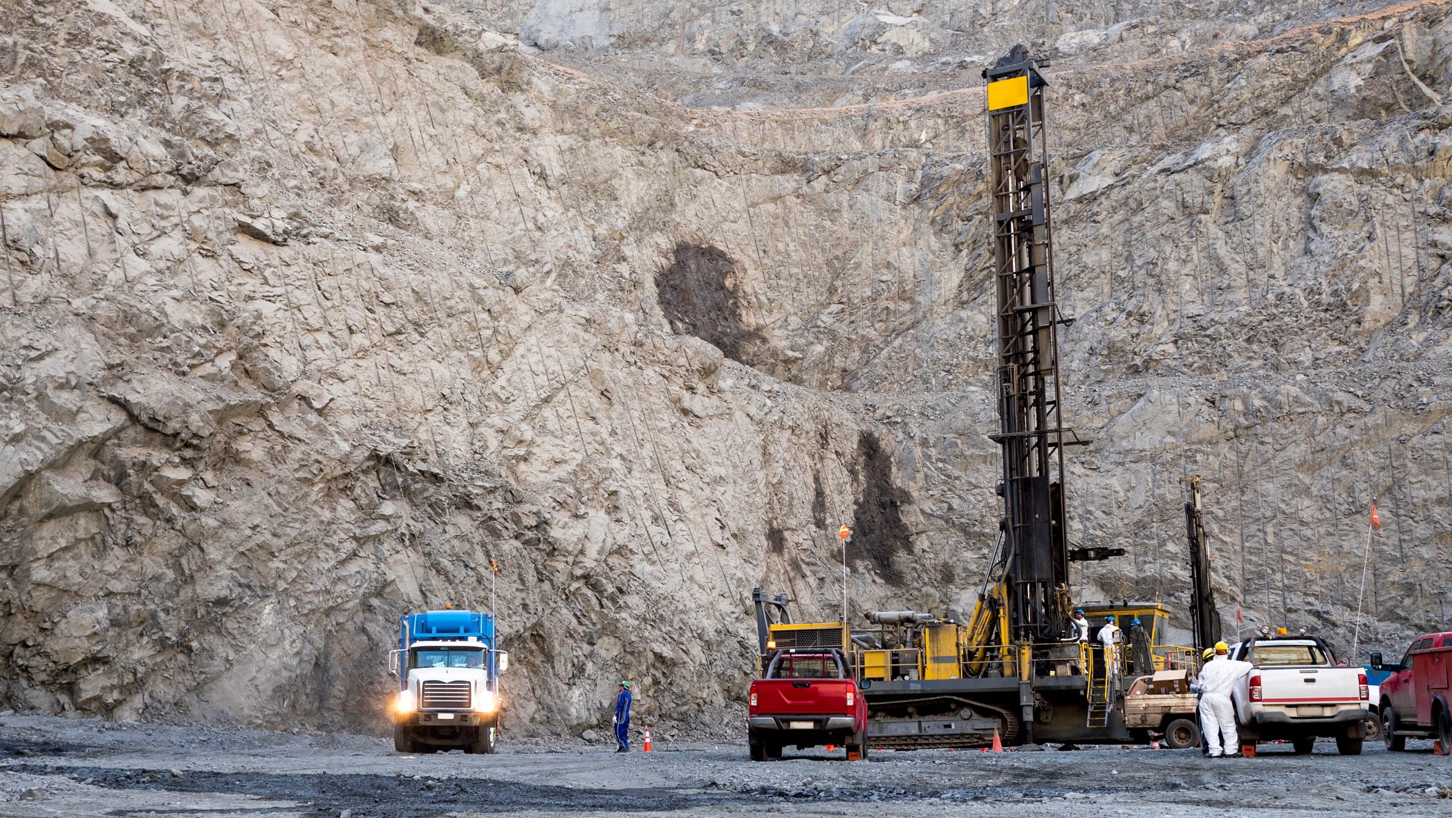 Mode of transport, Motor vehicle, Road surface, Infrastructure, Asphalt, Slope, Line, Thoroughfare