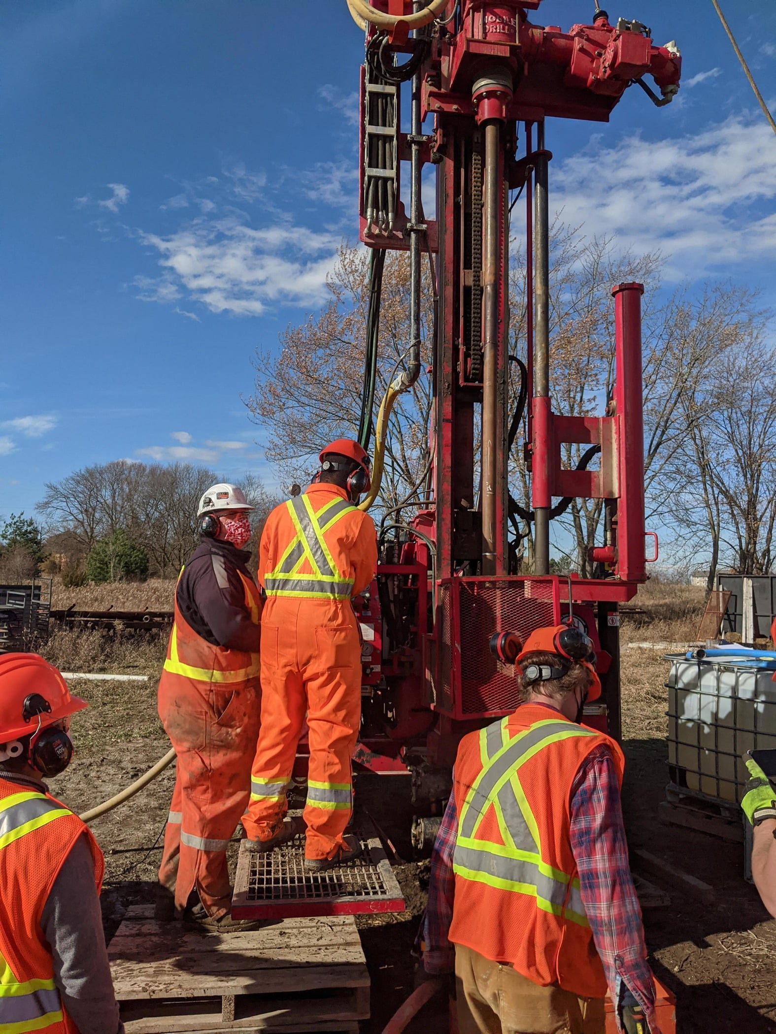 Personal protective equipment, Hard hat, Emergency service, Blue-collar worker, High-visibility clothing, Engineering, Job, Helmet, Workwear