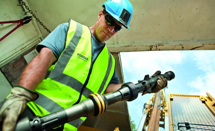 Hard hat, High-visibility clothing, Helmet, Tradesman, Workwear, Green, Engineer, Building, Sleeve, Yellow