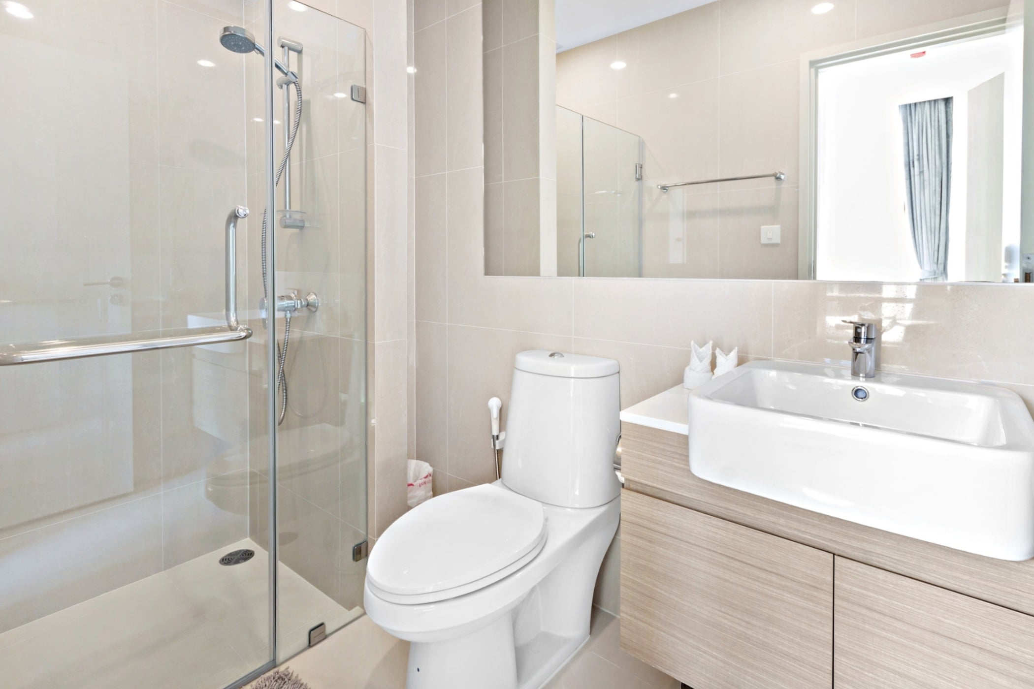 Plumbing fixture, Mirror, Building, Property, Sink, Photograph, White, Tap, Bathroom, Black