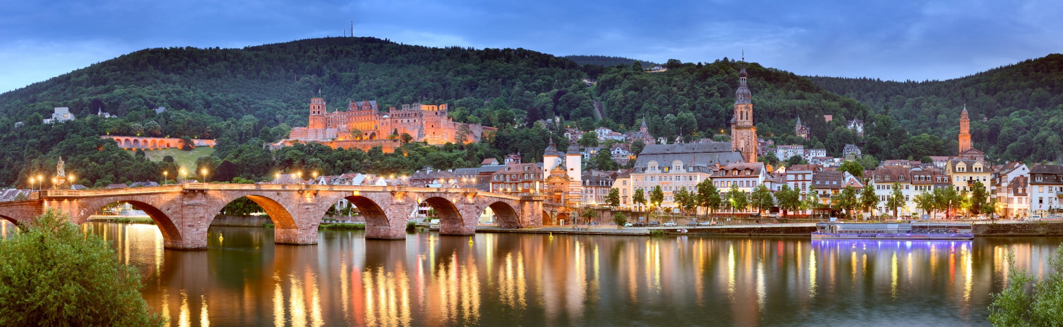 Arch bridge, Highland, Town, Bank, Waterway, Hill, Reflection, Aqueduct