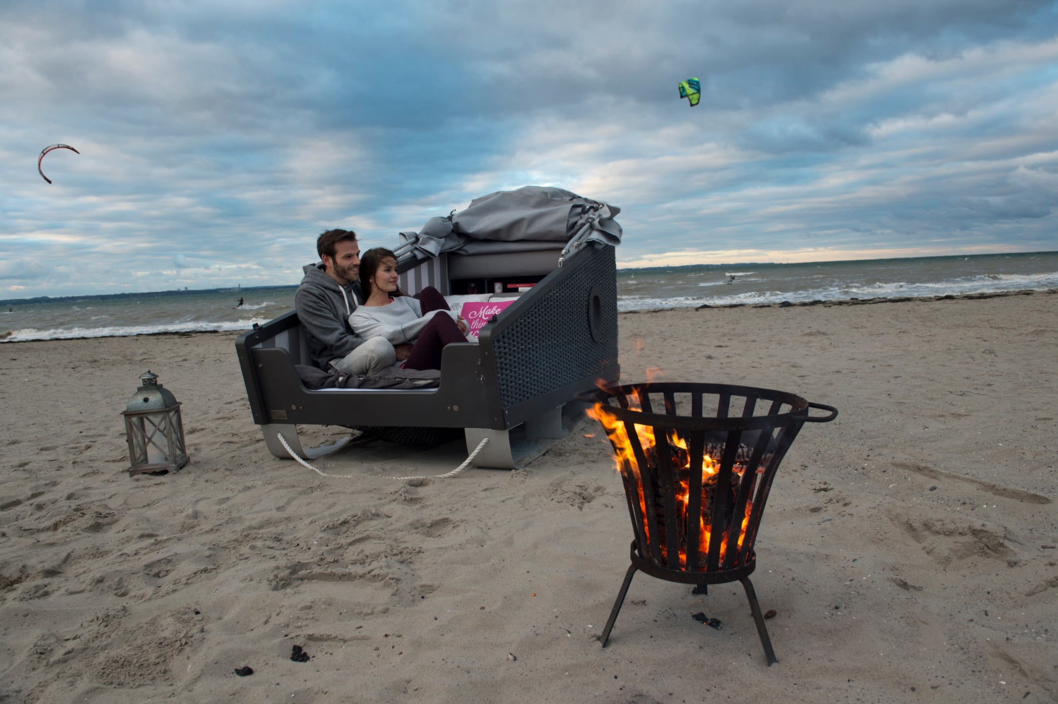 Coastal and oceanic landforms, People in nature, Outdoor furniture, Vacation, Wind, Beach, Shore, Leisure, Sand, Comfort