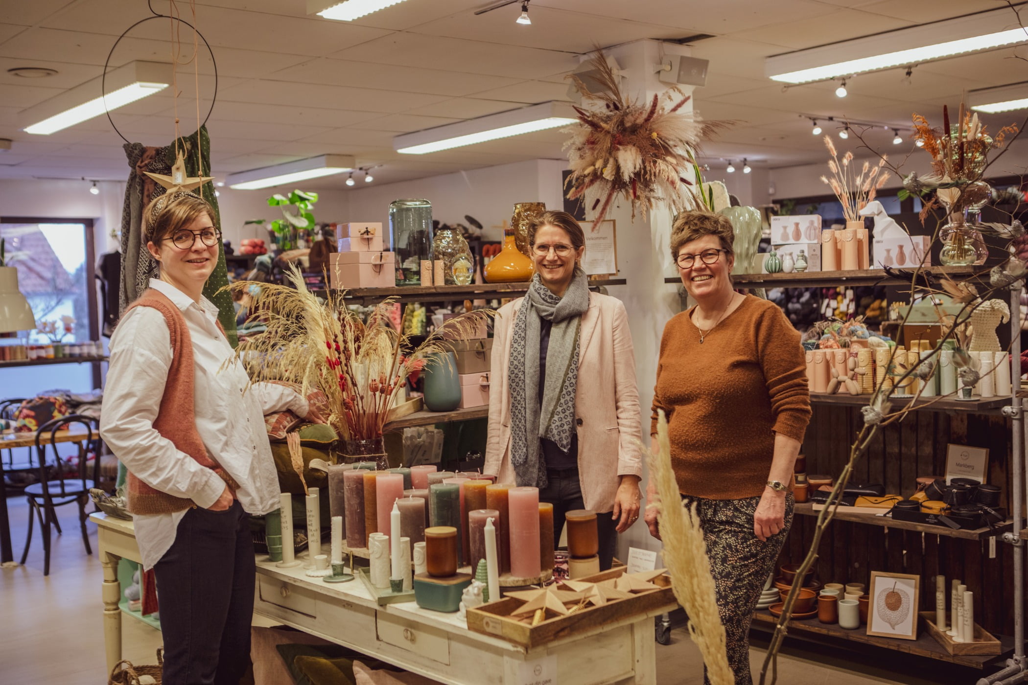 Interior design, Outerwear, Smile, Customer, Eyewear