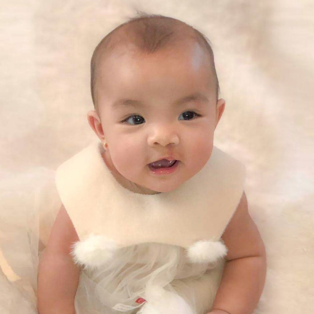 Baby  toddler clothing, Face, Cheek, Smile, Eyelash, Sleeve, Ear, Happy, Gesture, Collar