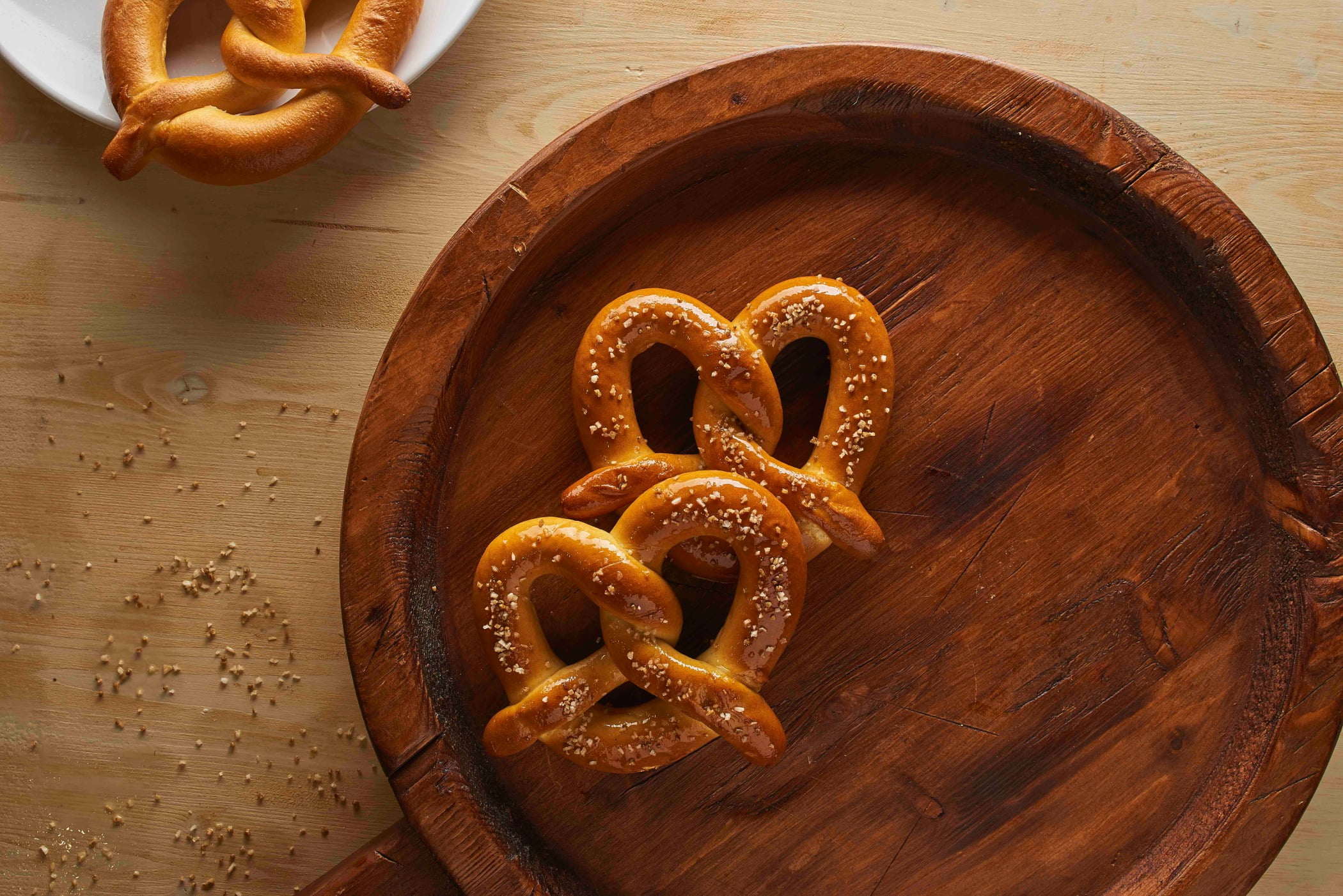 Pretzels, Soft pretzel, Wooden platter, Sesame seeds, Wood table, Plate