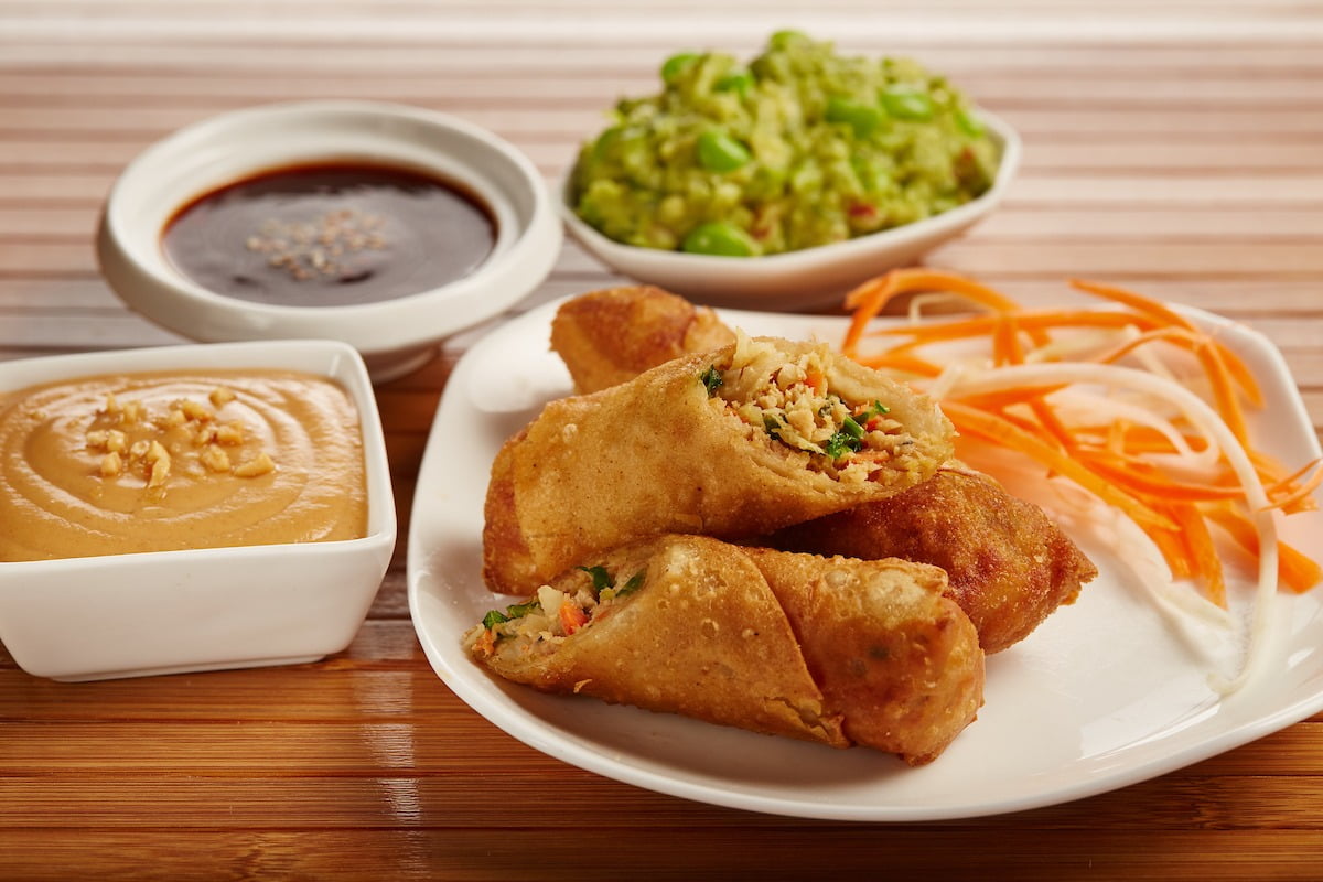 Spring roll, Deep frying, Food, Tableware, Ingredient, Recipe, Nem, Plate, Cuisine, Popiah