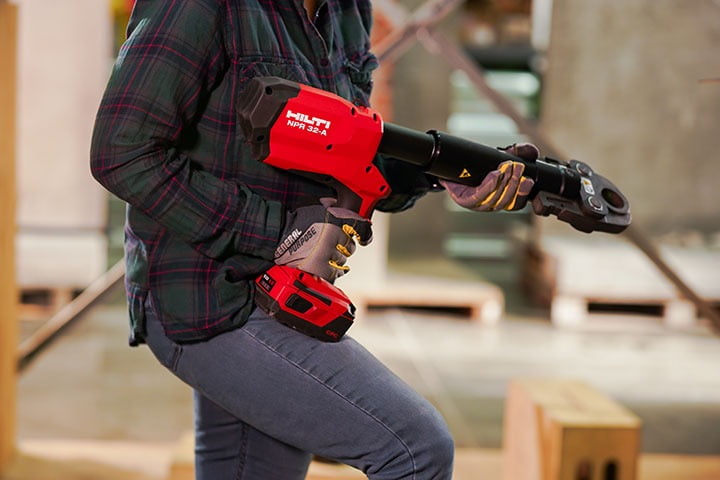 Handheld power drill, Sports gear, Pneumatic tool, Glove, Chainsaw, Sleeve, Photographer