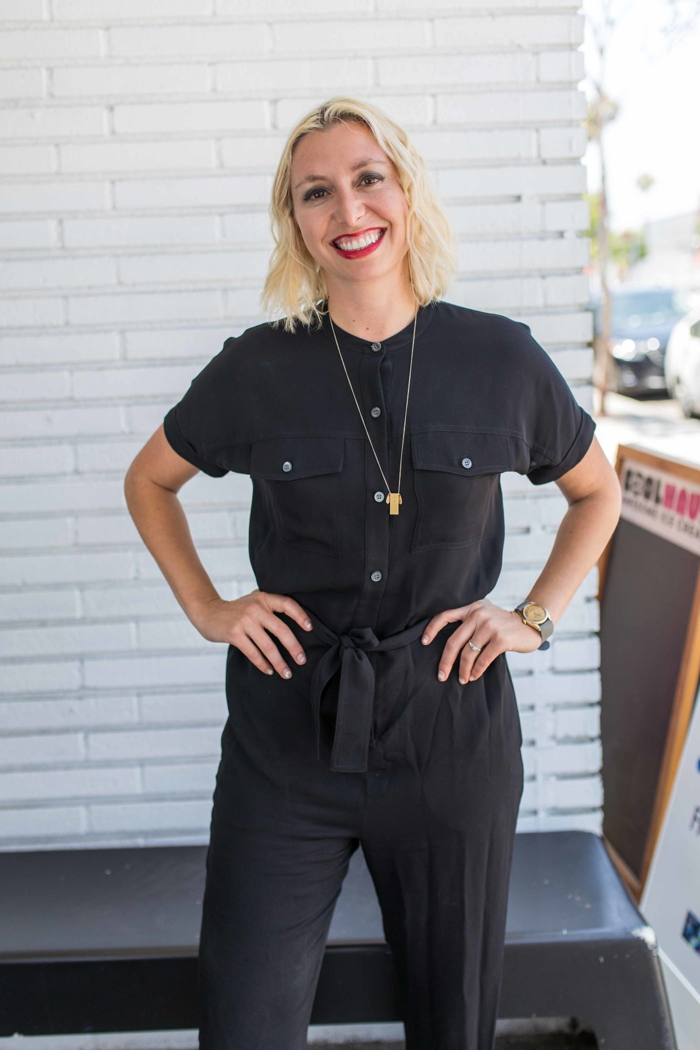 Dress shirt, Face, Joint, Smile, Shoulder, Sleeve, Waist, Knee, Thigh, Collar