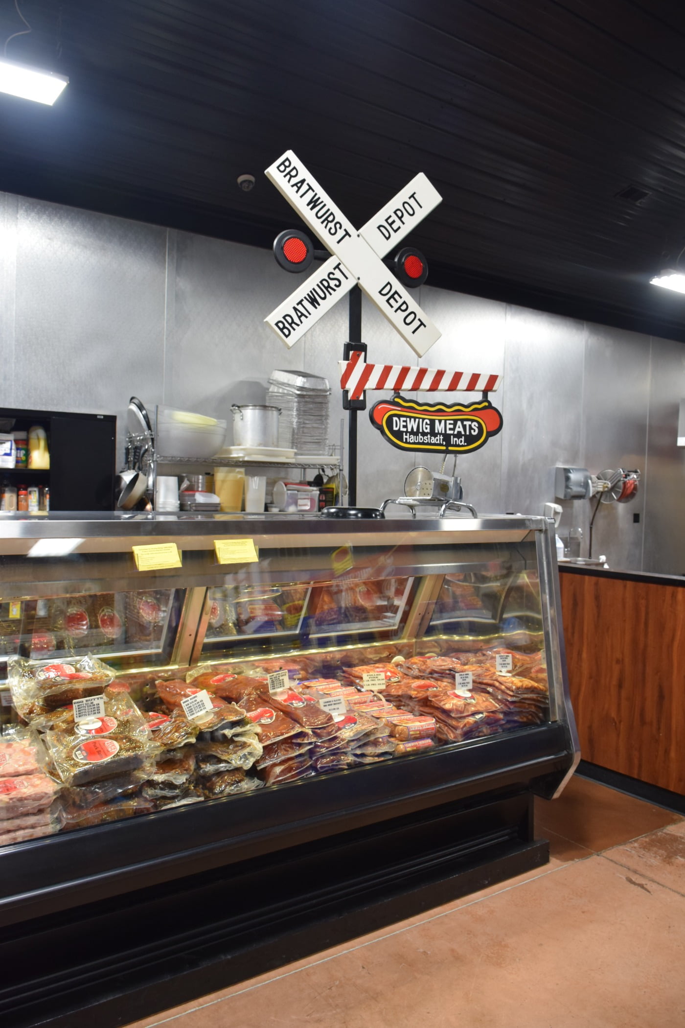 Fast food, Display case, Tire, Shelf, Cuisine