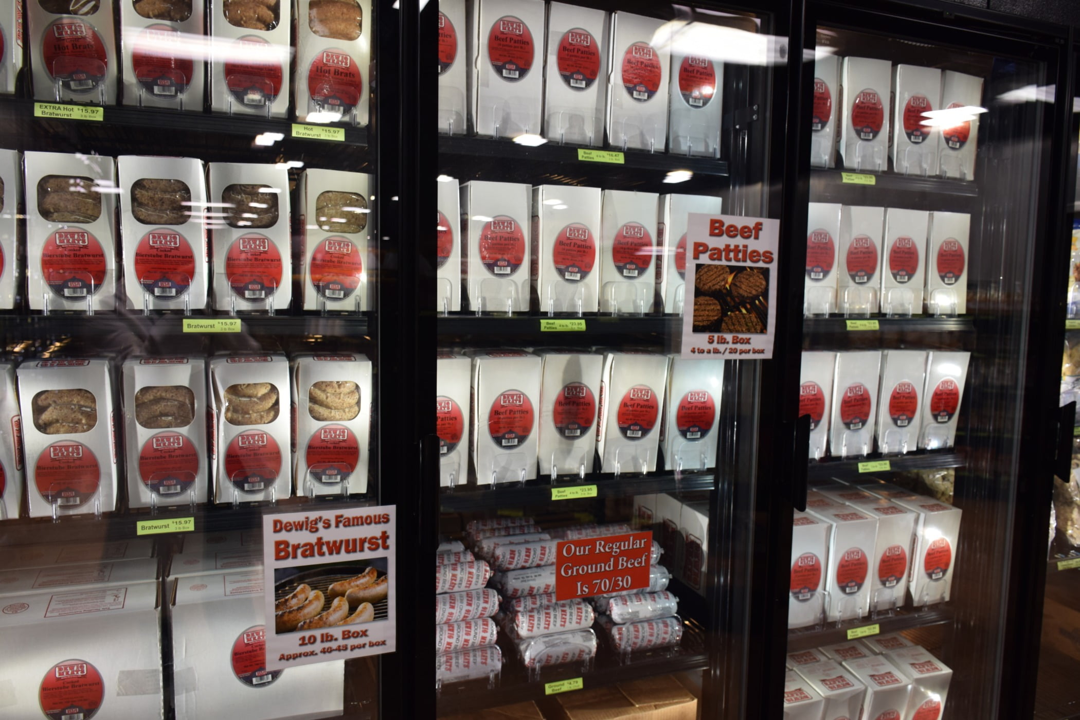 Convenience store, Alcoholic beverage, Food, Shelf, Building, Shelving, Drink, Retail
