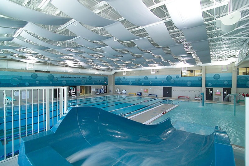Swimming pool, Field house, Light, Water, Architecture, Leisure, Building