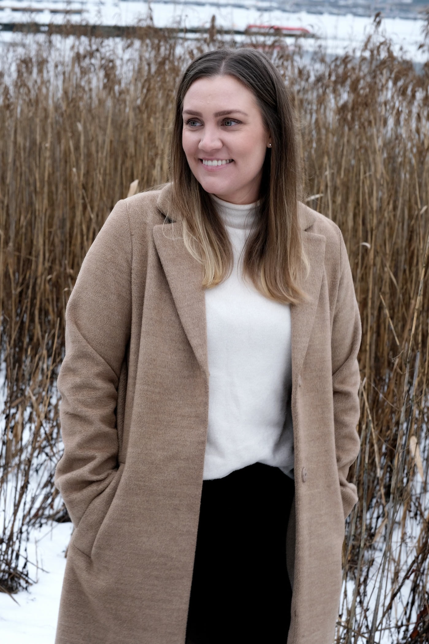 Human body, Hair, Head, Smile, Outerwear, Snow, Plant, Neck, Fashion, Textile