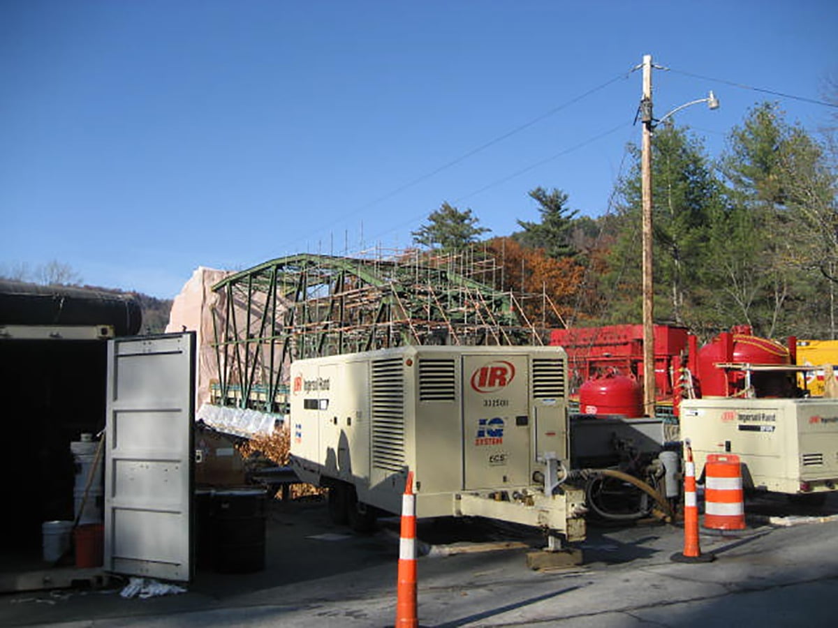 Bridge Containment With Dustcollector Steel Grit Recycling And Compressors