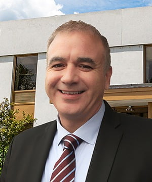 Dress shirt, Forehead, Smile, Chin, Window, Tie, Collar, Cloud