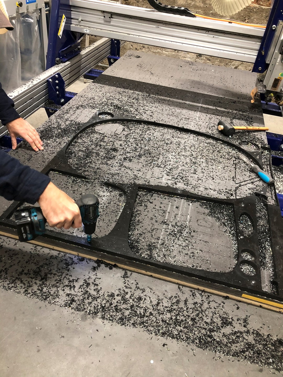 Automotive tire, Road surface, Asphalt, Wood, Track, Floor, Railway, Flooring, Sidewalk