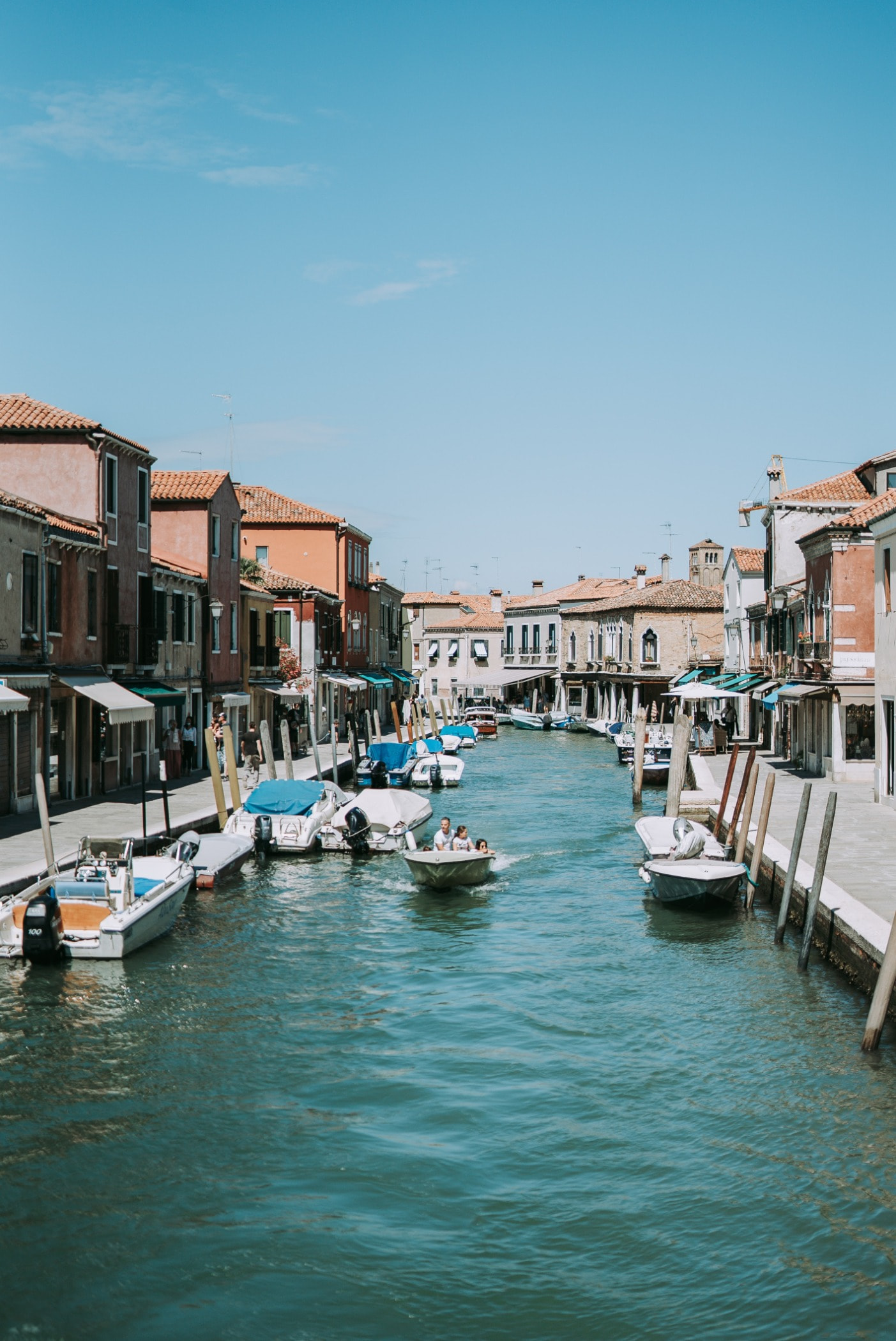Body of water, Vacation, Sky, Town, Channel, Boat, Waterway, Canal