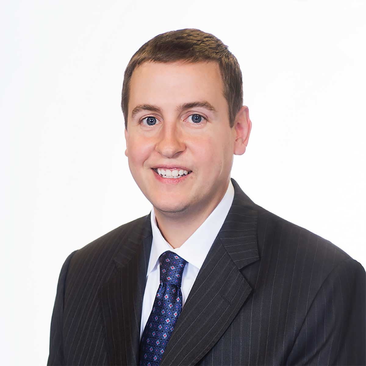 Dress shirt, Forehead, Smile, Eyebrow, Tie, Sleeve, Gesture, Collar, Suit