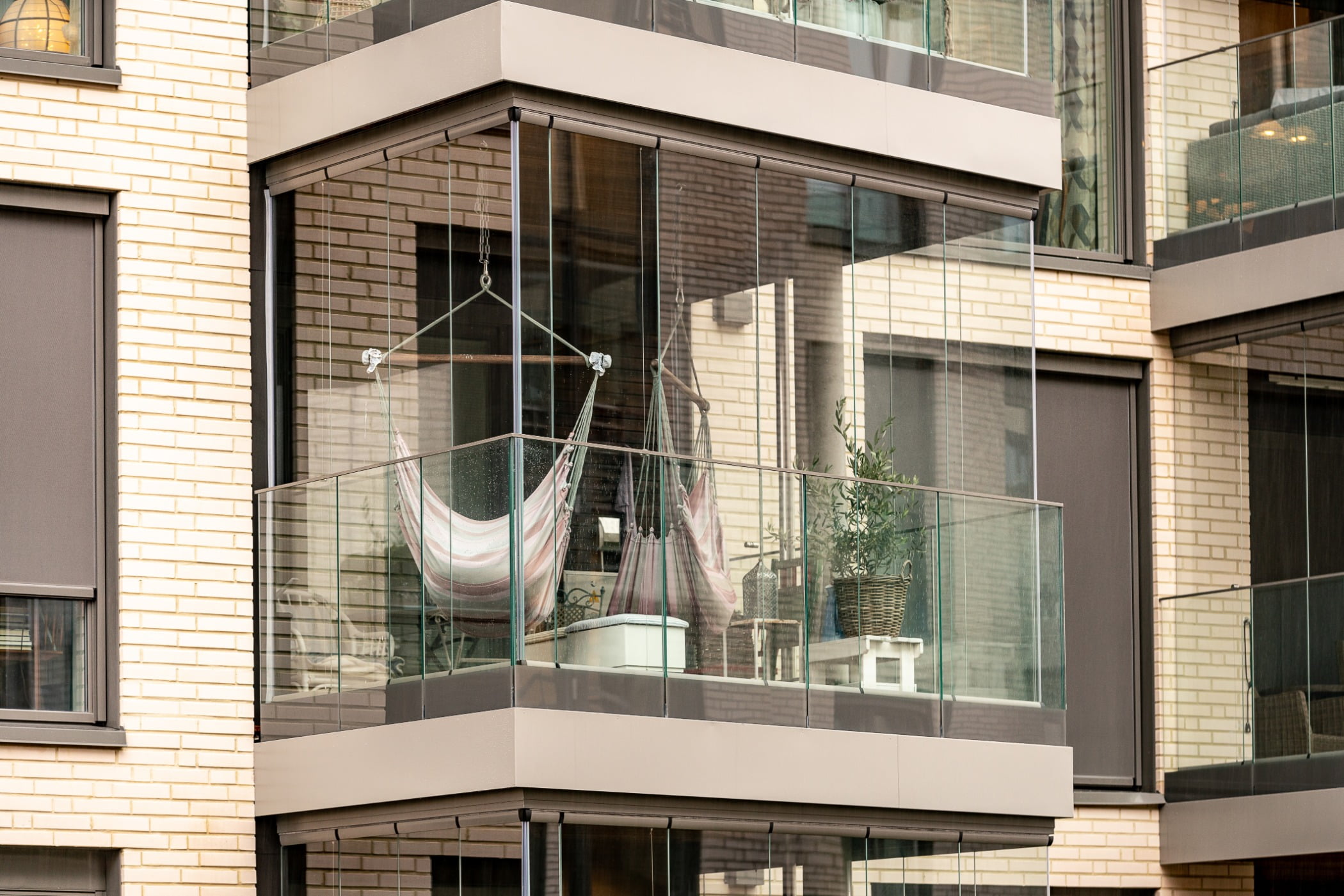 Urban design, Tower block, Residential area, Property, Building, Window, Architecture, Condominium, Line, Fixture