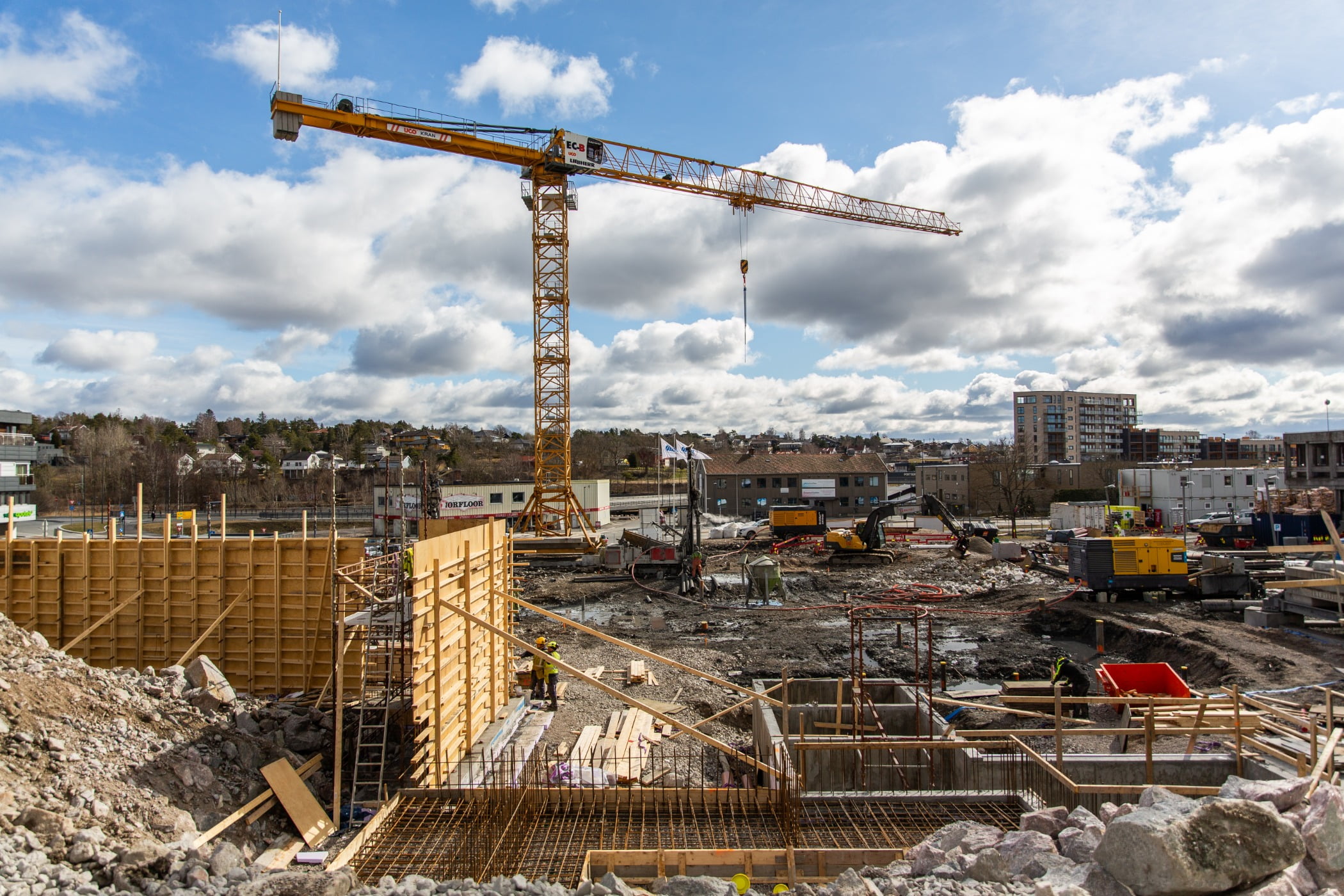 Urban design, Composite material, Tower block, Cloud, Sky, Building, Condominium
