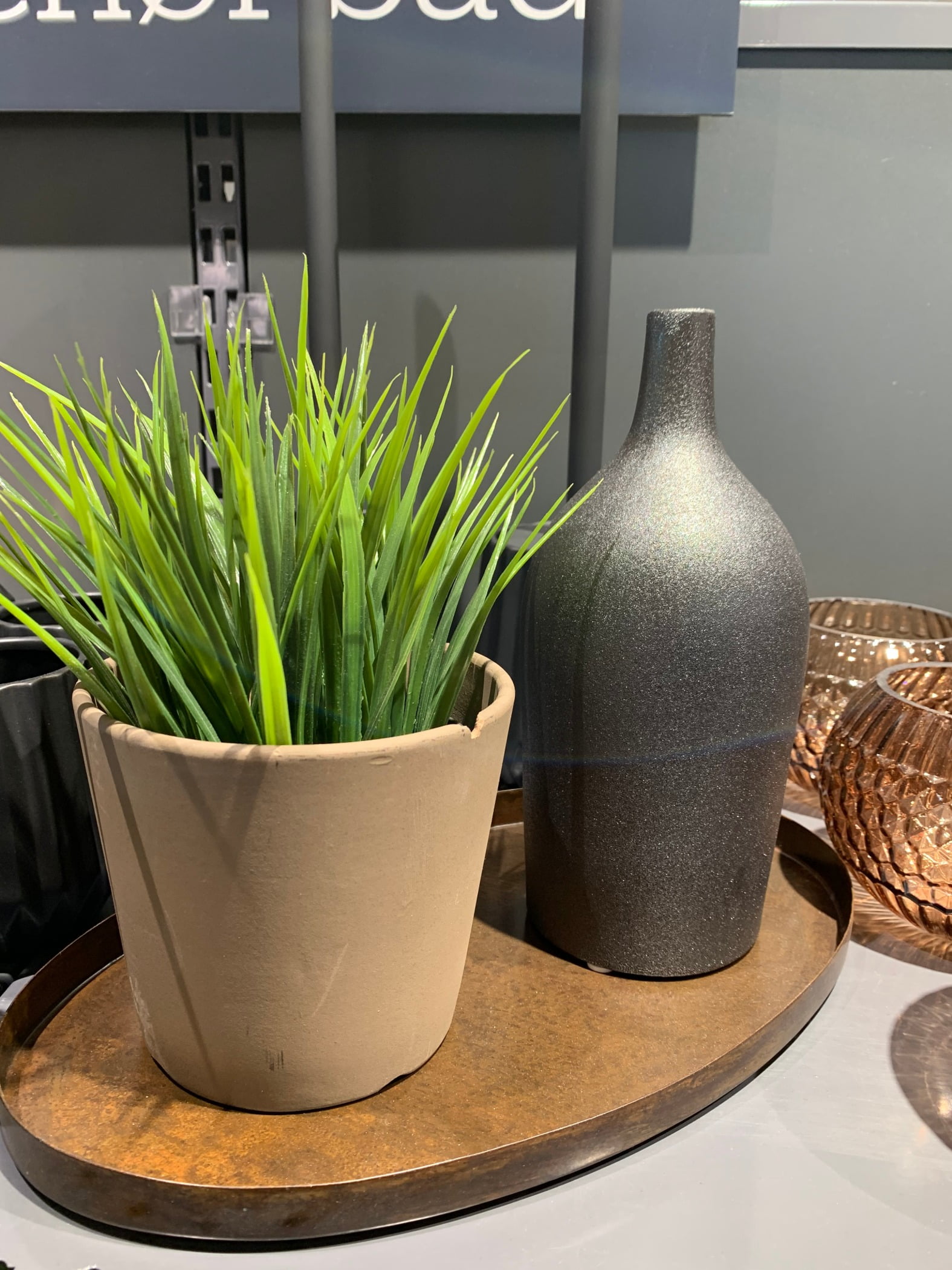 Interior design, Plant, Flowerpot, Houseplant, Serveware, Wood, Dishware, Pottery