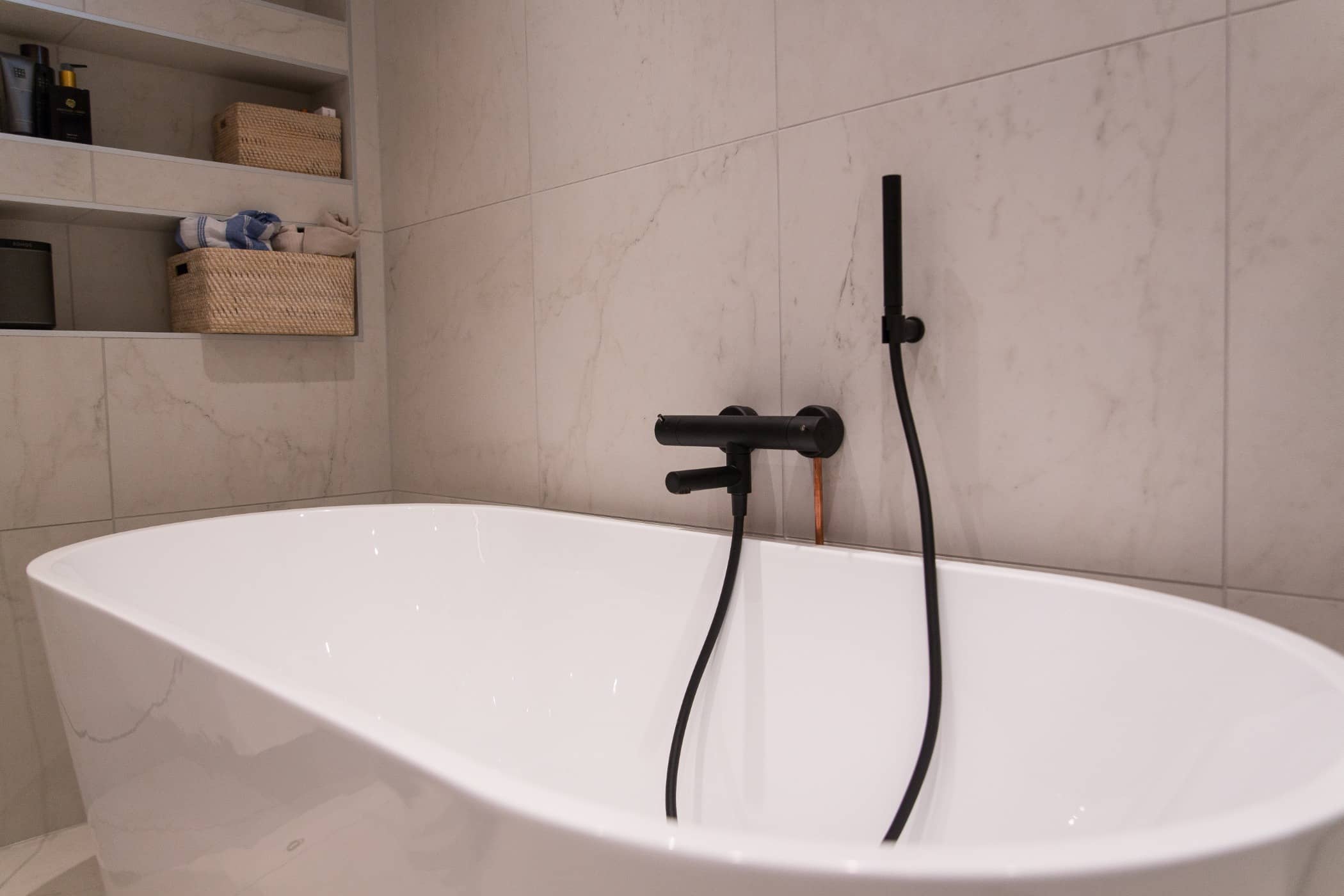 Plumbing fixture, Bathroom sink, Room, Tile, Wall, Property, Tap