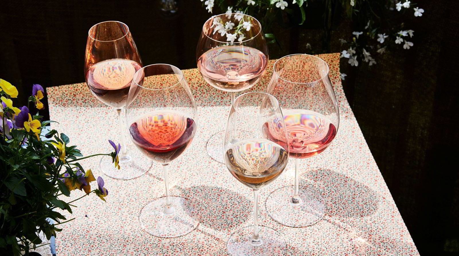 Wine glass, Table, Tableware, Drinkware, Stemware, Dishware, Furniture, Tablecloth, Cup, Textile